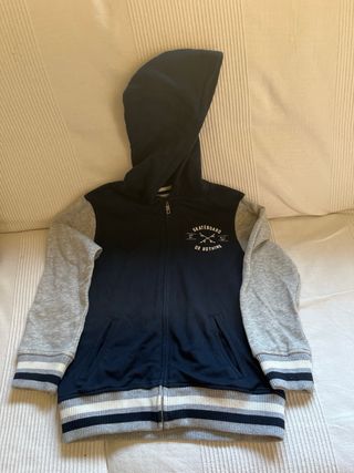 Chaqueta con capucha niño