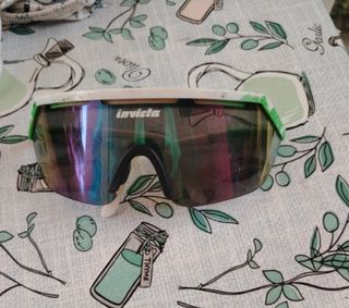 Occhiali da sole Invicta bianchi e verdi