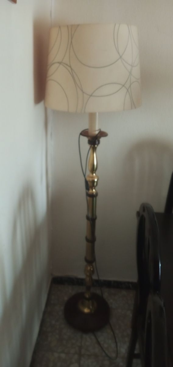 Lámpara pie dorada vintage
