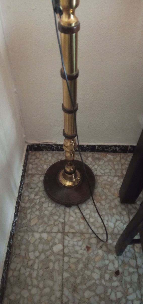 Lámpara pie dorada vintage
