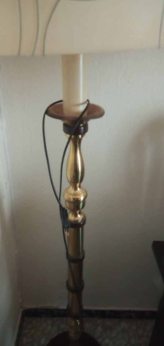 Lámpara pie dorada vintage