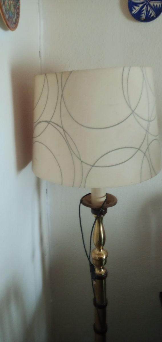Lámpara pie dorada vintage