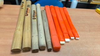 ASTILES PLÁSTICO Y MADERA V/MEDIDAS 
