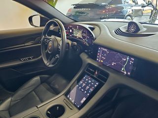 Porsche Taycan 4  crosss 2024