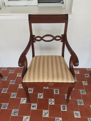 2 sillas madera estilo clásico