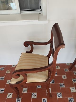 2 sillas madera estilo clásico