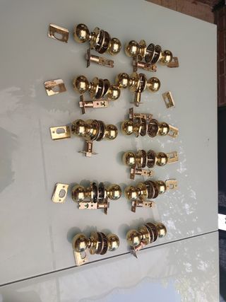 11Pomos dorados para puerta