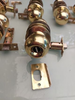 11Pomos dorados para puerta