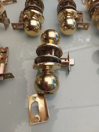 11Pomos dorados para puerta