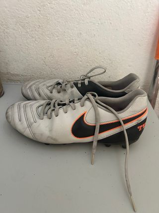 Botas de fútbol Nike tiempo