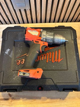 Taladro percutor Milwaukee M18 FPD