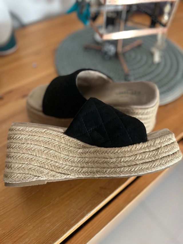 Sandalias cuña negras