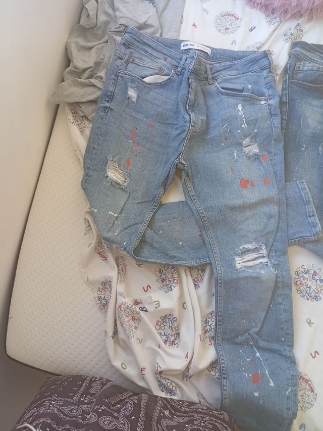 Vaqueros Bershka rotos azules