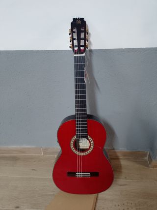 Guitarra flamenca autoamplificada 