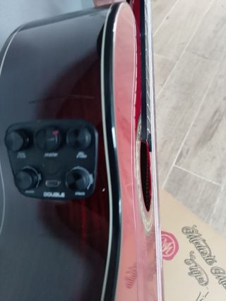 Guitarra flamenca autoamplificada 