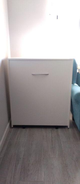 Cama plegable blanca