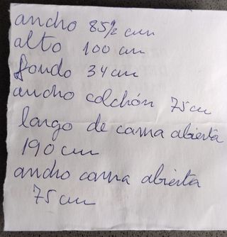 Cama plegable blanca