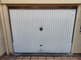 Portón garaje chapa blanco