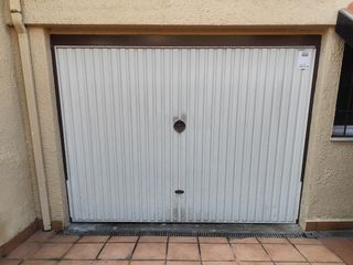 Portón garaje chapa blanco