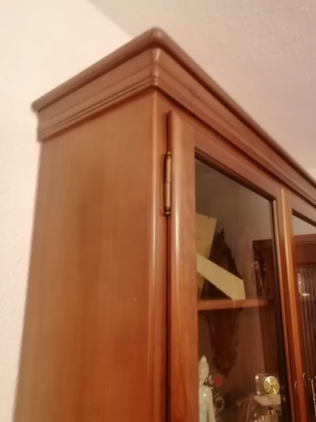 Aparador madera con vitrina