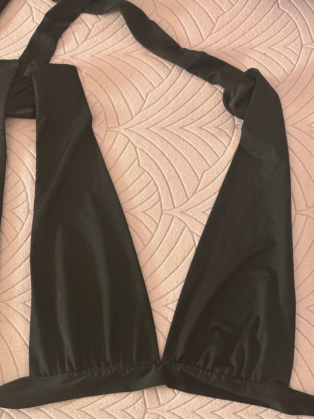 Top negro halter