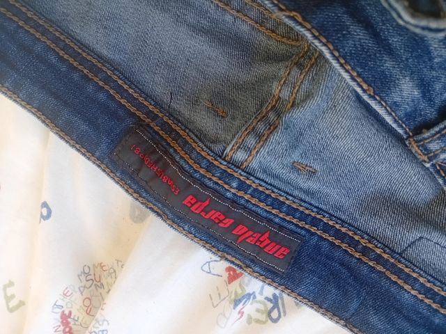 Vaqueros rotos azules