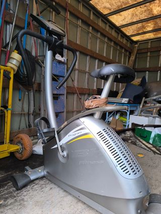 Bicicleta estática BH Fitness