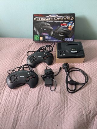 SEGA Mega Drive Mini - 2 controller