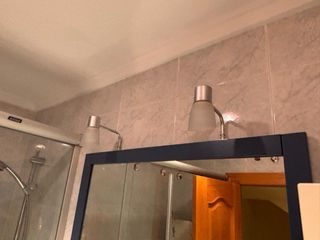 Conjunto mueble y espejo de baño