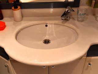 Conjunto mueble y espejo de baño