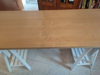Mesa escritorio IKEA - madera y blanco
