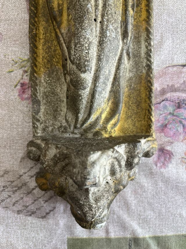 Virgen con Niño antigua de piedra