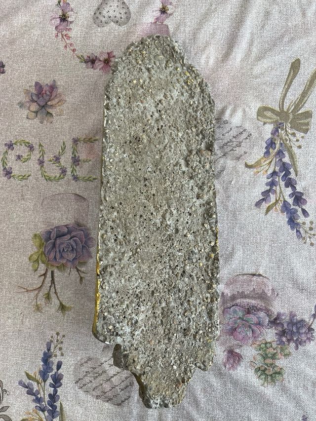 Virgen con Niño antigua de piedra