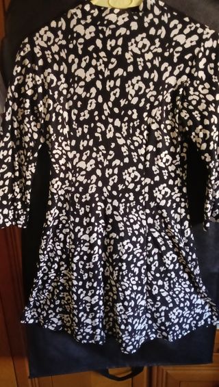 Vestido acrílico blanco y negro, muy cómodo 