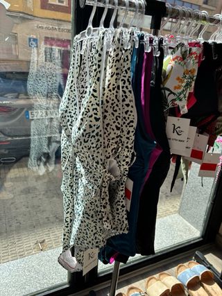RESTOS DE TIENDA BAÑADORES / BIKINIS 