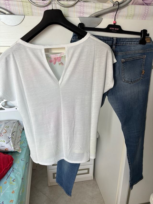 Maglia floreale & Jeans
