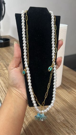 Collar veraniego con concha y perlas Meraki 