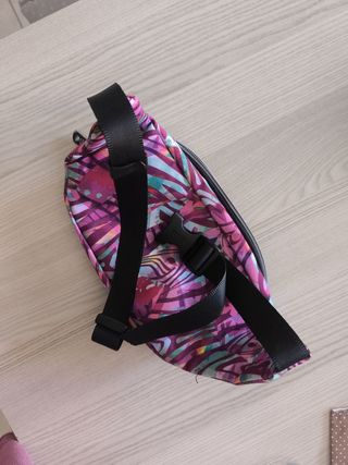 Riñonera estampada multicolor