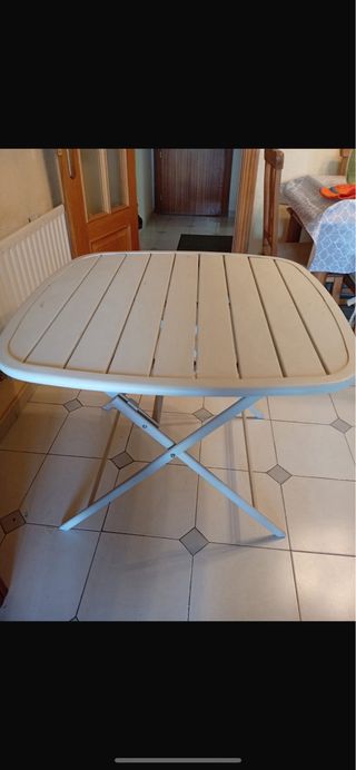Mesa plegable terraza blanca