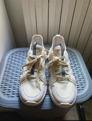 Zapatillas beige deportivas
