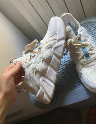 Zapatillas beige deportivas