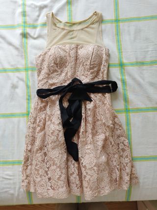 Vestido encaje beige