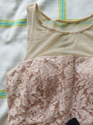 Vestido encaje beige