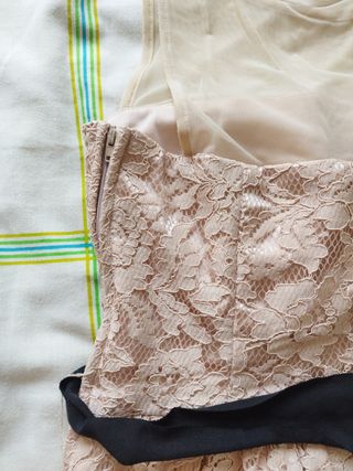 Vestido encaje beige