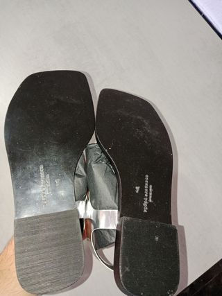 Sandalias piel plata-negras