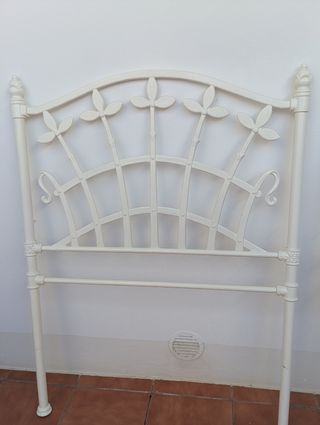 Cabeceros forja 90cm blancos
Los dos por 50 euros 