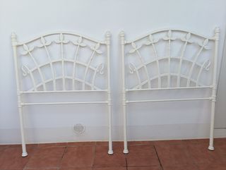 Cabeceros forja 90cm blancos
Los dos por 50 euros 