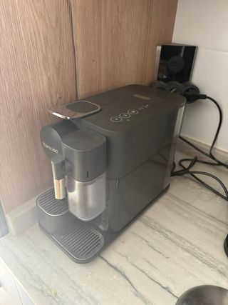 Cafetera Nespresso Lattissima One