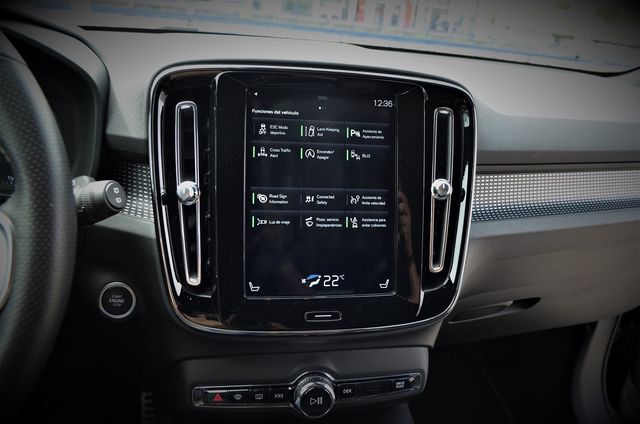 Volvo XC40 Momentum Exclusive+camara trasera+Naveg