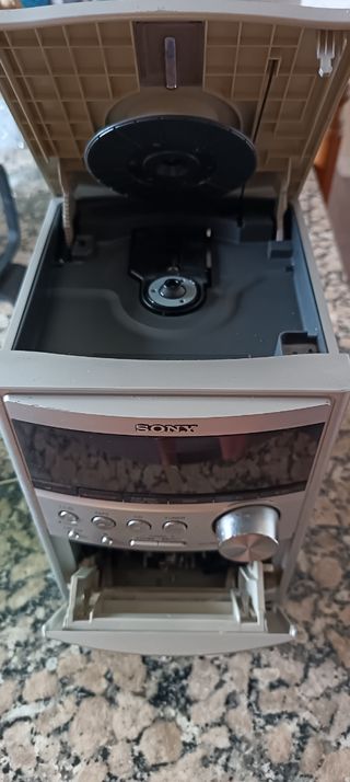 Minicadena Sony CMT-NEZ50
Radio, CD, cassette 